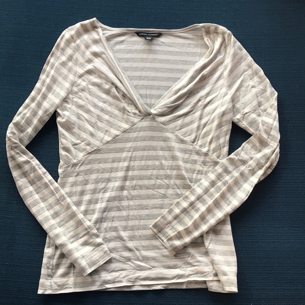 V-neck long sleeve top